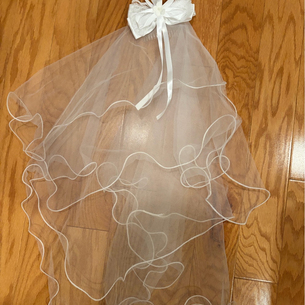 Elegant White Bridal Veil